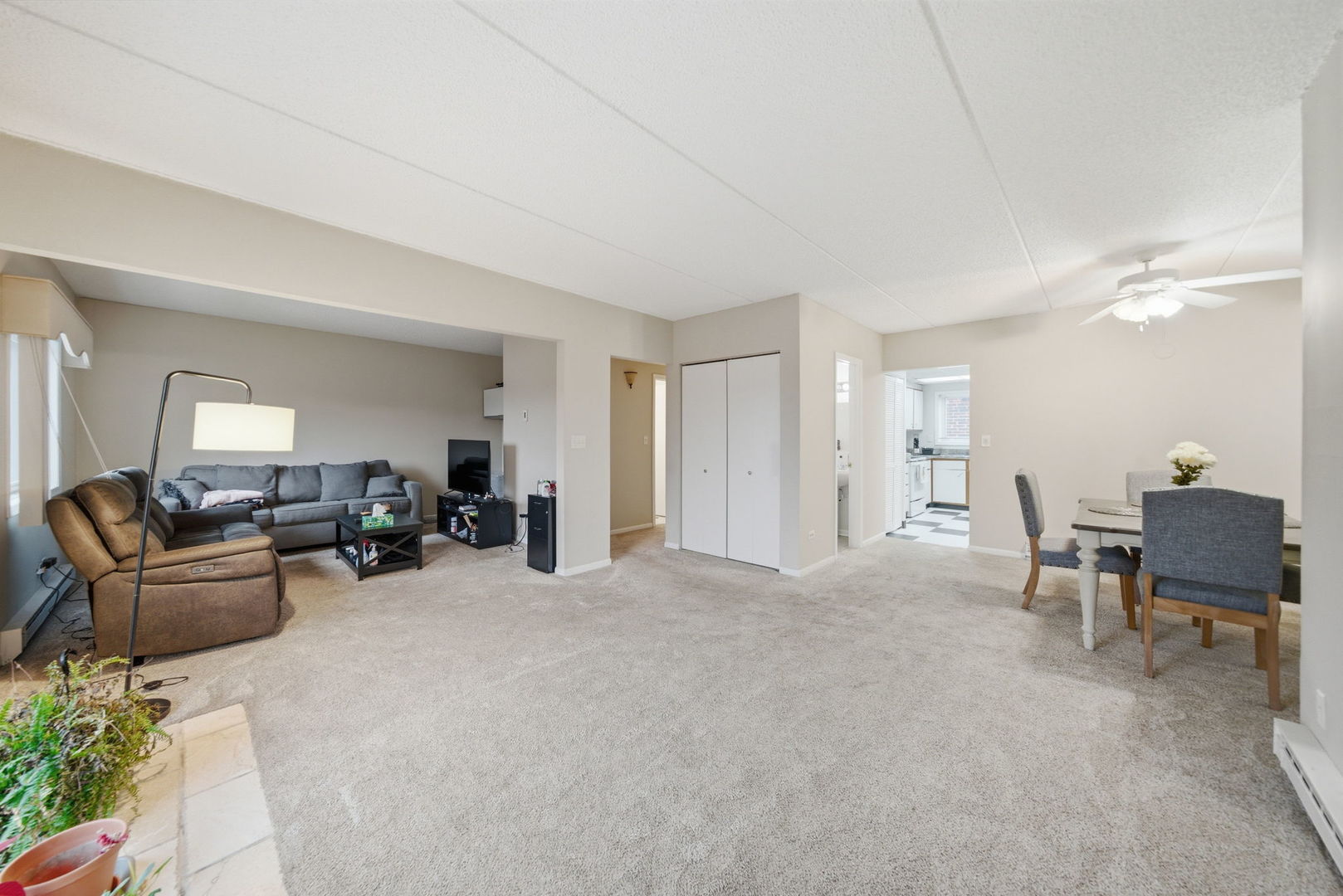 3rd image of 940 N Rohlwing Rd #201A, Addison, IL 60101 | MLS# 12723129