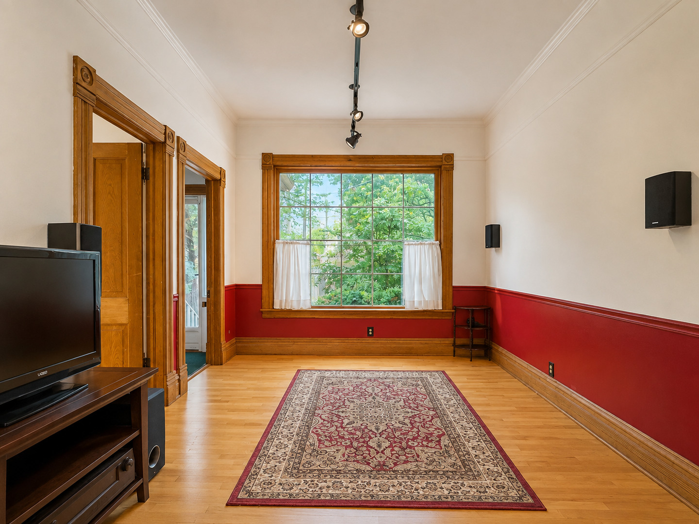 3rd image of 1013 Simpson St, Evanston, IL 60201 | MLS# 12723235