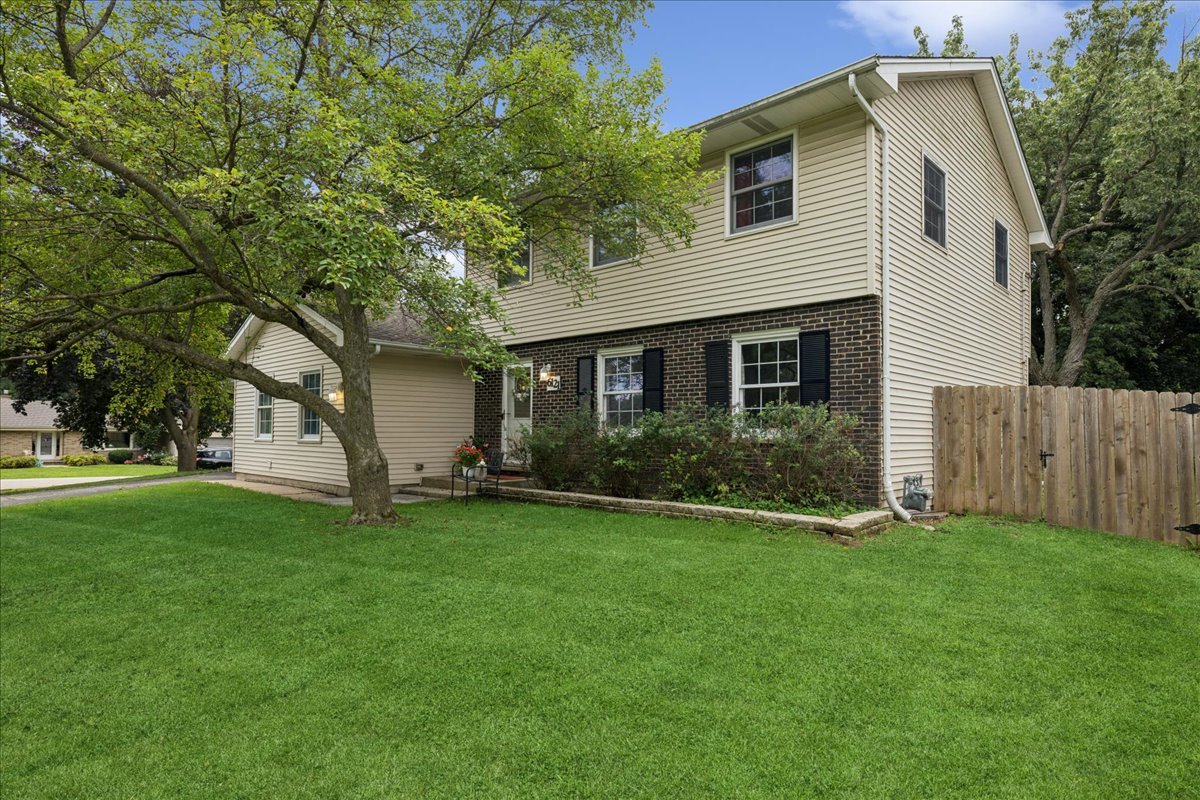 image of 6121 Sands Rd, Crystal Lake, IL 60014 | MLS# 12723240