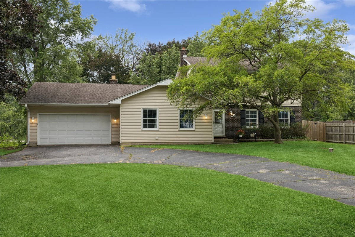 image of 6121 Sands Rd, Crystal Lake, IL 60014 | MLS# 12723240