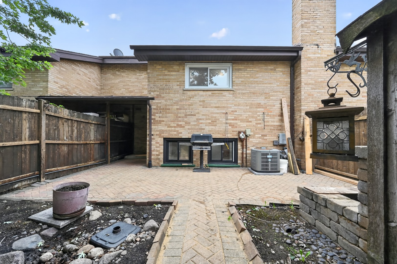 2nd image of 257 Dover Dr #c, Des Plaines, IL 60018 | MLS# 12723363
