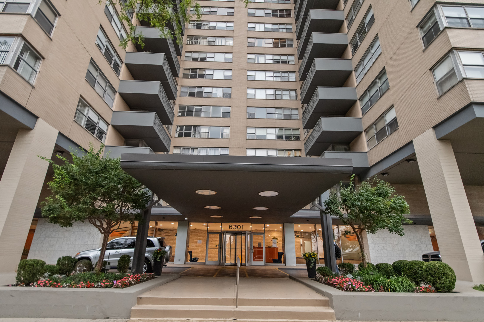 2nd image of 6301 N Sheridan Rd #21M, Chicago, IL 60660 | MLS# 12723377
