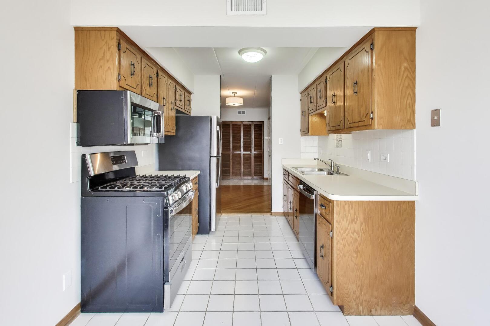 5th image of 4932 Circle Ct #502, Crestwood, IL 60418 | MLS# 12723392