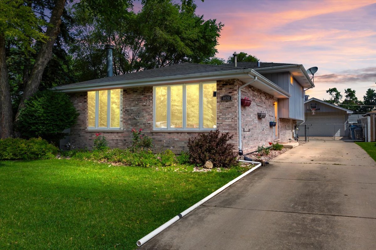 2nd image of 5532 129th St, Crestwood, IL 60418 | MLS# 12723452
