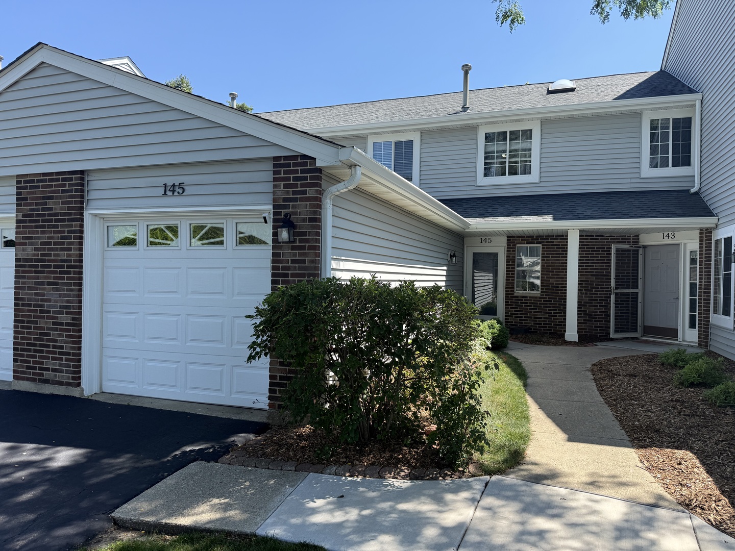 2nd image of 145 Winchester Dr, Streamwood, IL 60107 | MLS# 12723454