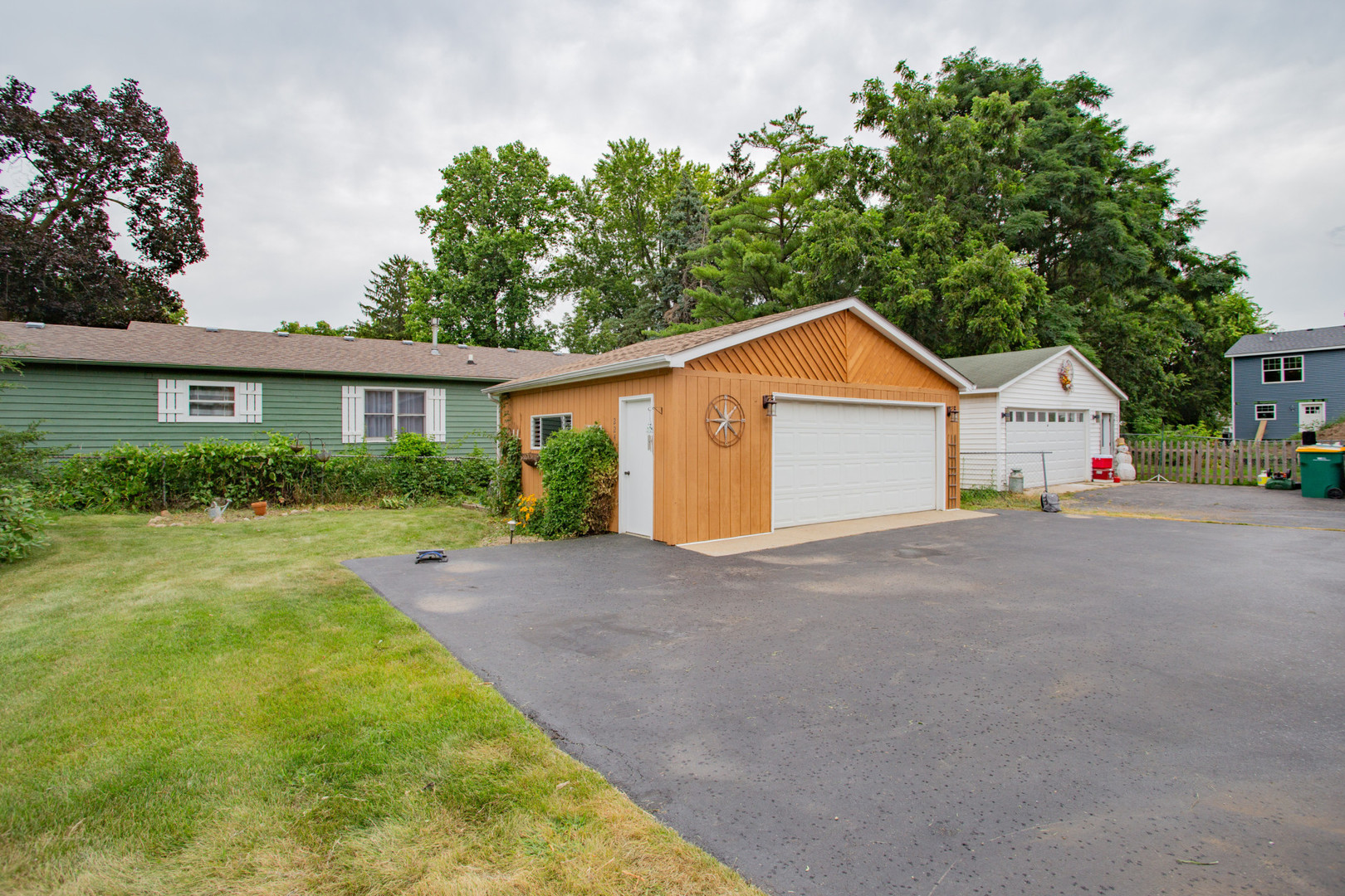 3rd image of 224 E Grand Ave, Fox Lake, IL 60020 | MLS# 12723456