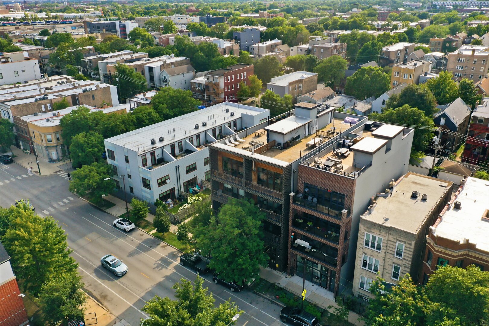 2nd image of 934 N California Ave, Chicago, IL 60622