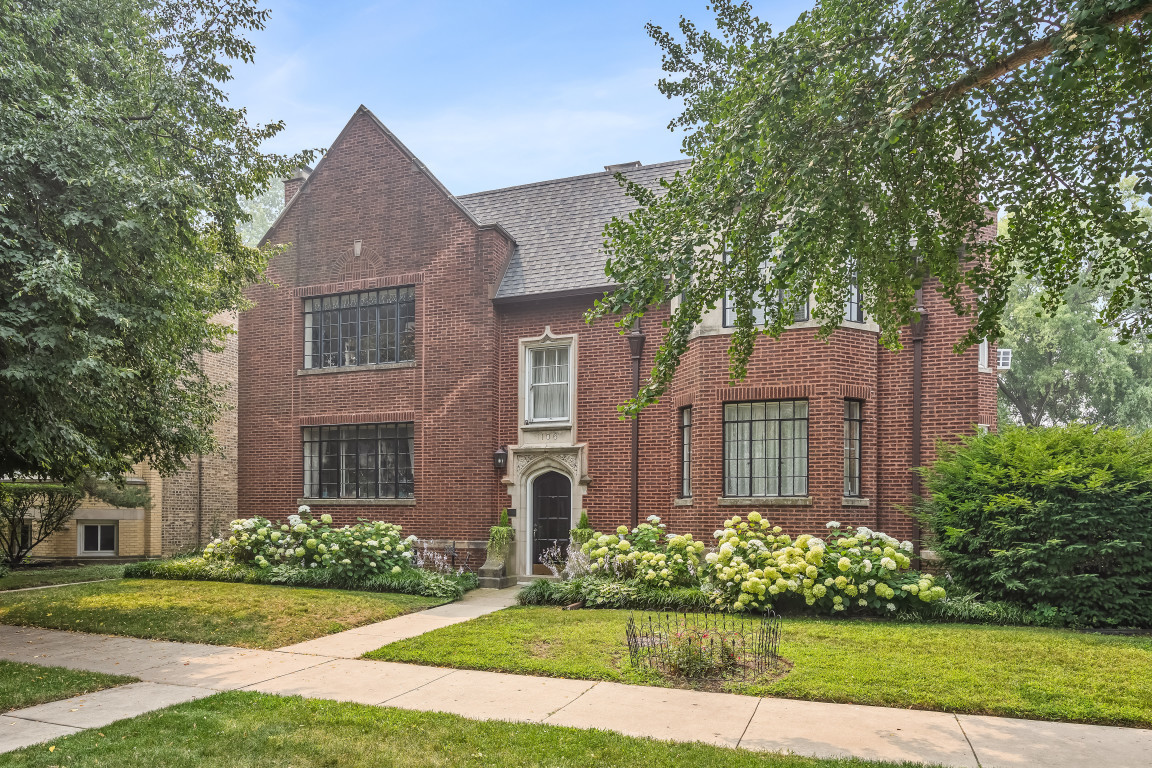 2nd image of 1106 Seward St, Evanston, IL 60202