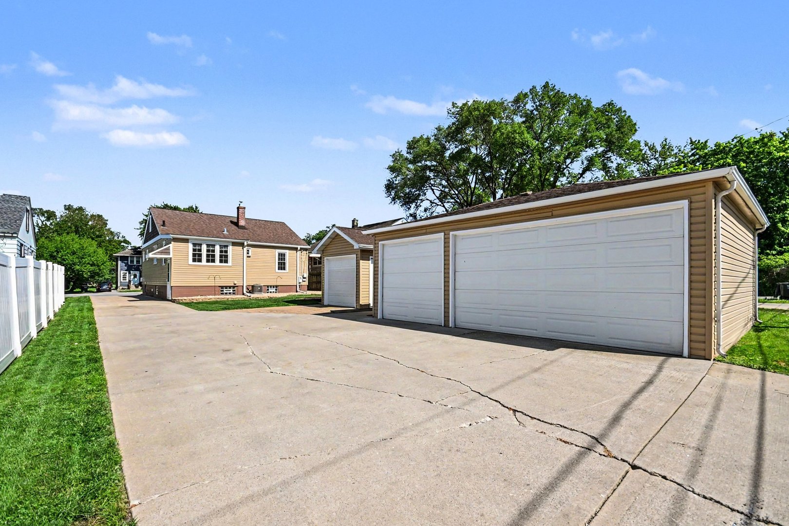 2nd image of 18010 Burnham Ave, Lansing, IL 60438 | MLS# 12723606