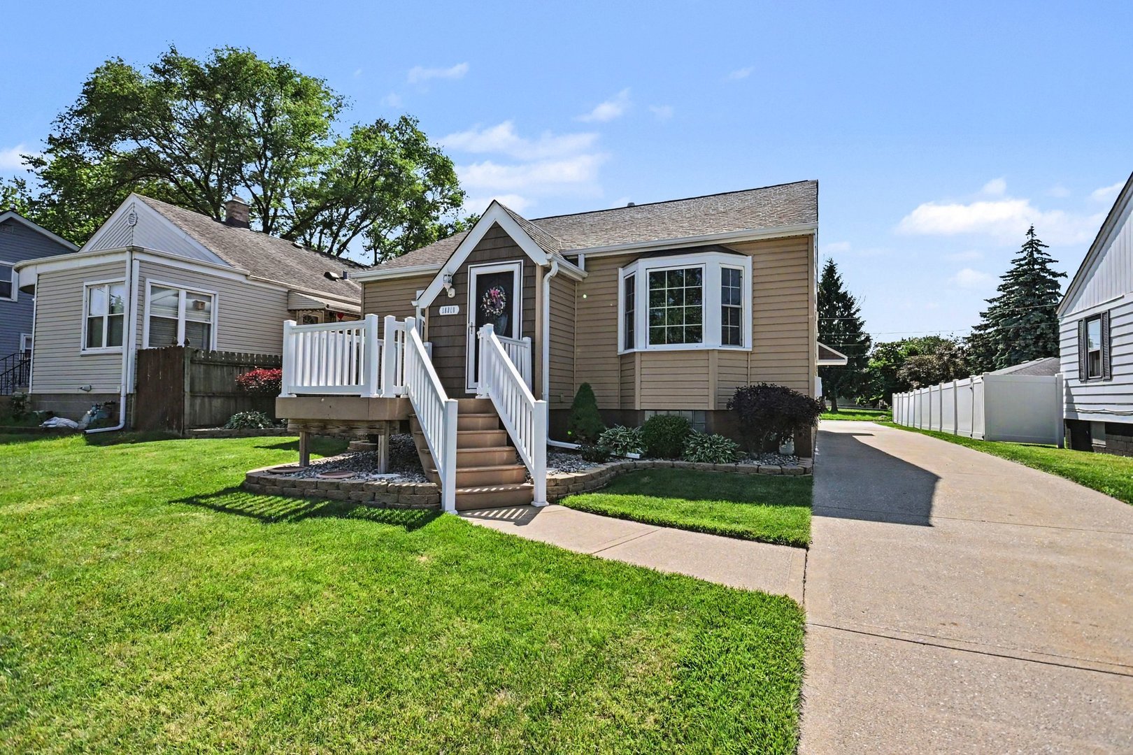 3rd image of 18010 Burnham Ave, Lansing, IL 60438 | MLS# 12723606