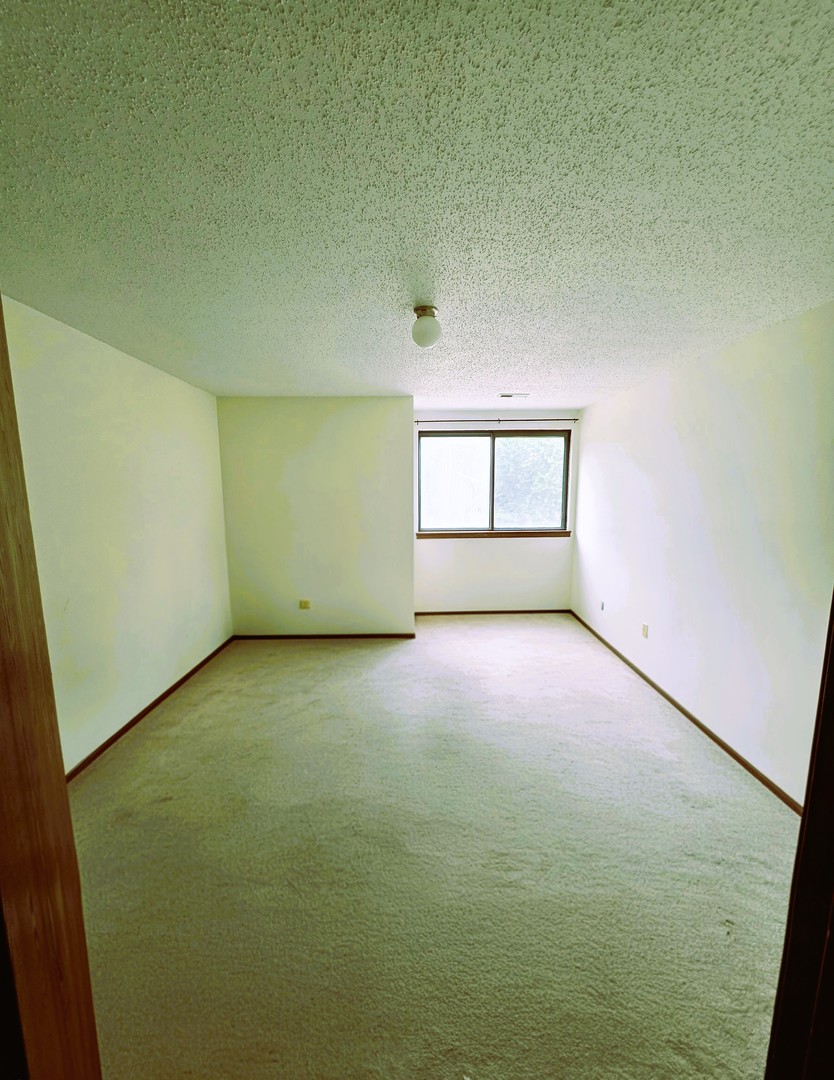 2nd image of 507 Clearwater Dr, Champaign, IL 61822