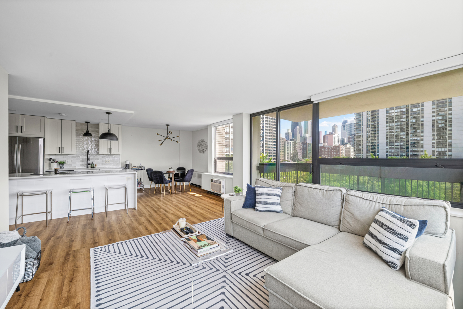 2nd image of 1460 N Sandburg Ter #711, Chicago, IL 60610 | MLS# 12723788