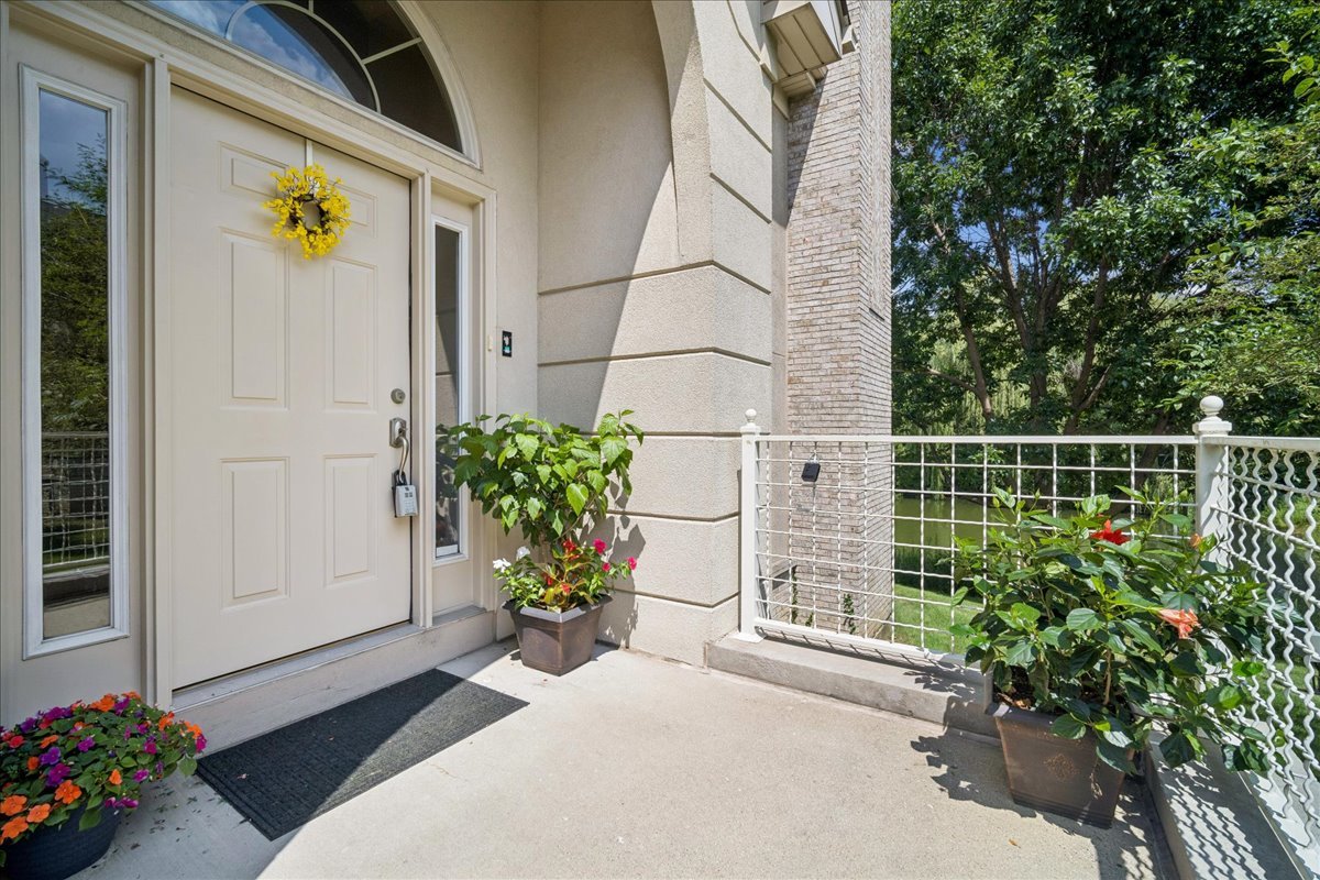2nd image of 30 Beaconsfield Ct, Lincolnshire, IL 60069 | MLS# 12723804