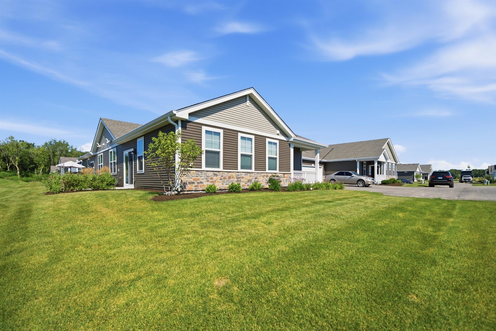 2nd image of 1133 Williamsburg St, Pingree Grove, IL 60140 | MLS# 12723827