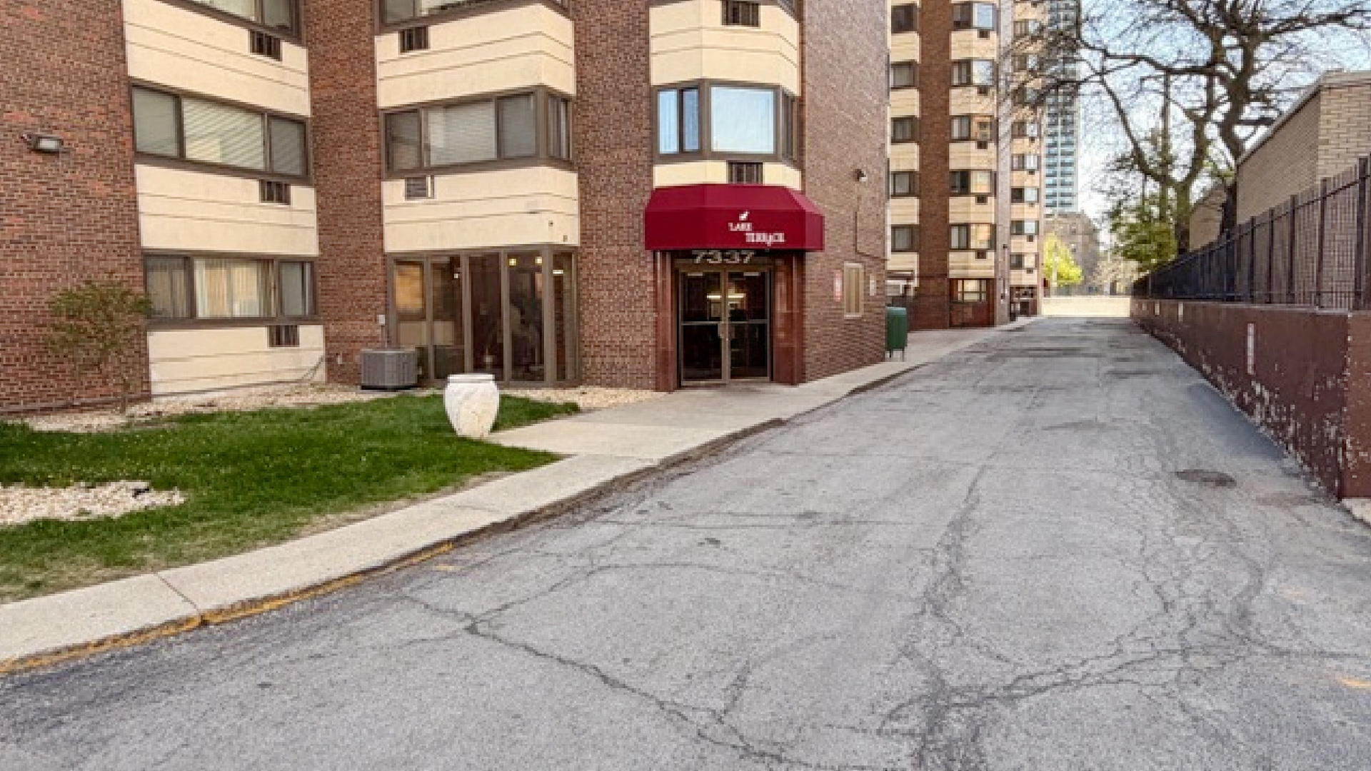 3rd image of 7337 S South Shore Dr #1424, Chicago, IL 60649 | MLS# 12723854