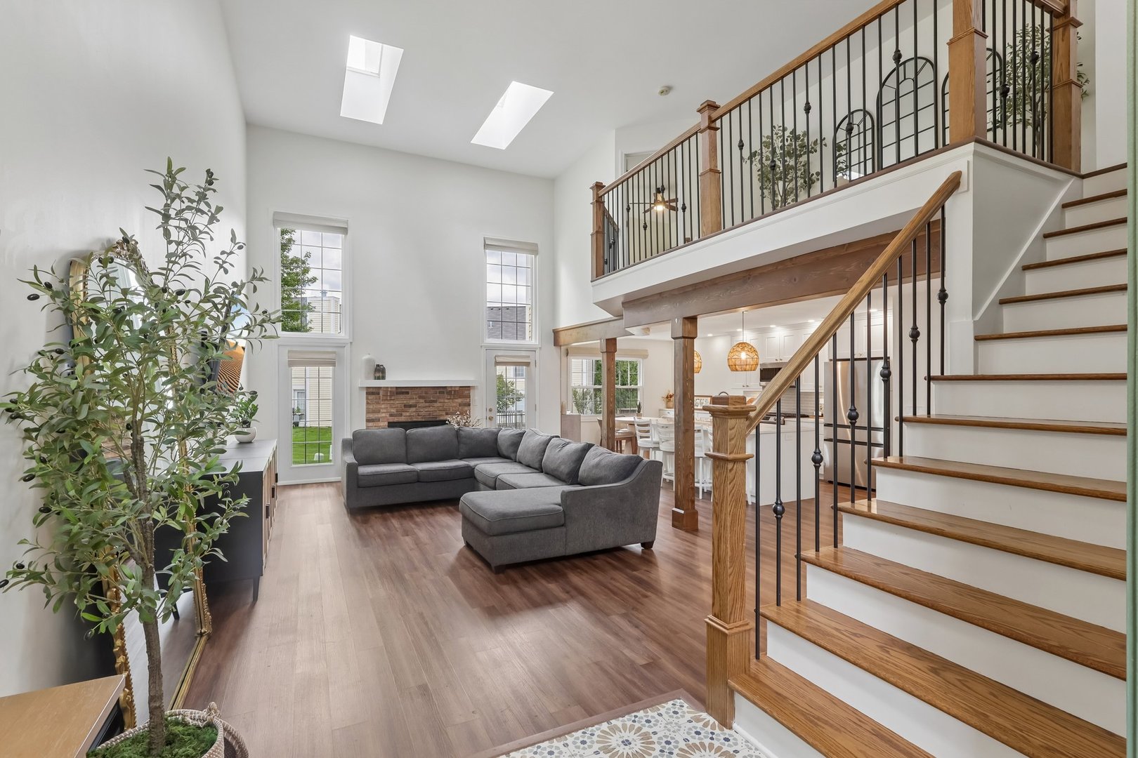 3rd image of 4804 Turnberry Dr, Hoffman Estates, IL 60010 | MLS# 12723904