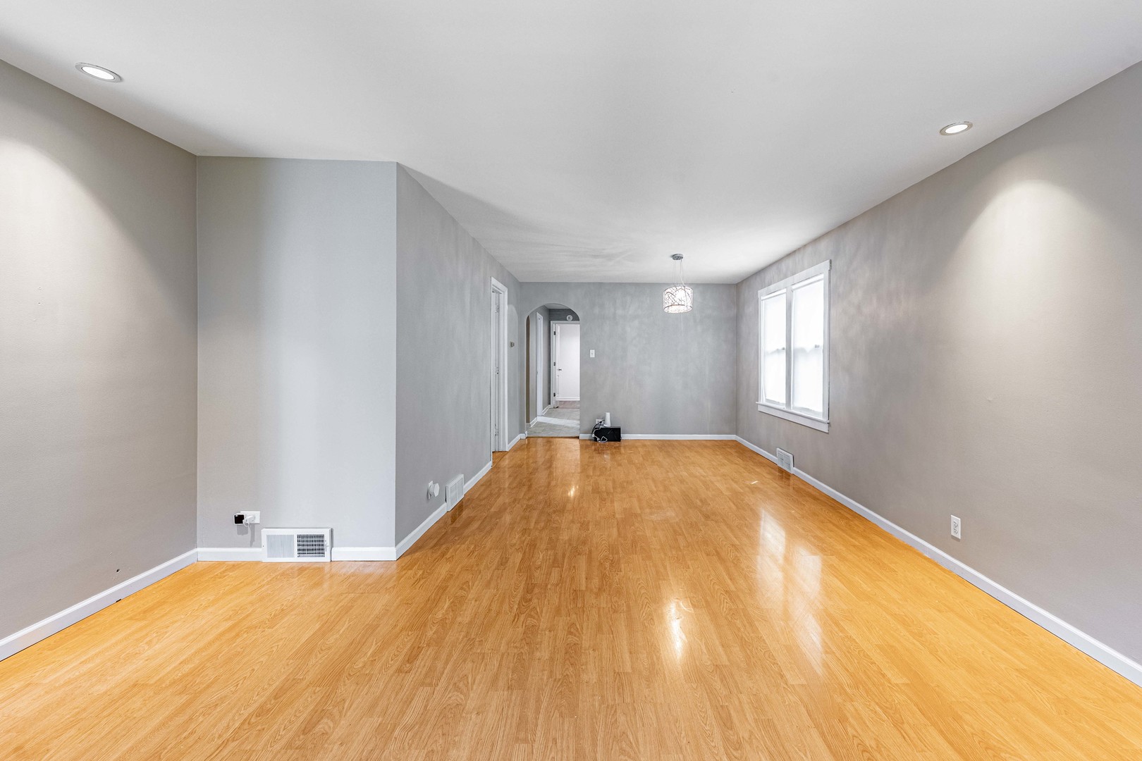 3rd image of 647 Forsythe Ave, Calumet City, IL 60409 | MLS# 12724030