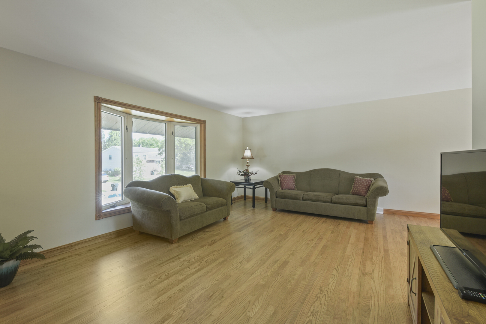 5th image of 1120 Concord Ln, Hoffman Estates, IL 60192 | MLS# 12724107