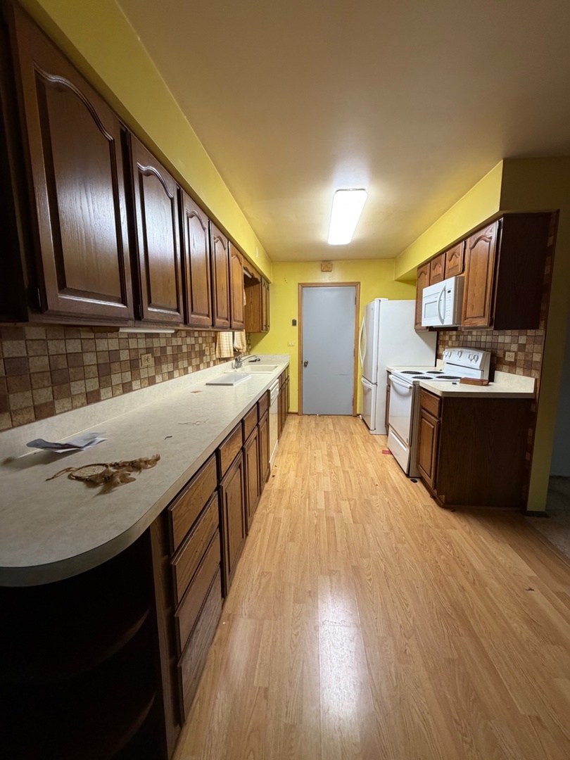 4th image of 381 N Silverleaf Blvd, Carol Stream, IL 60188 | MLS# 12724307