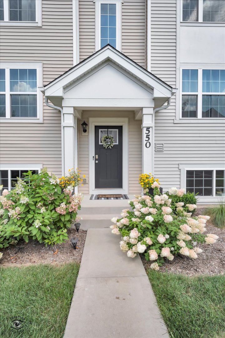 2nd image of 550 Spring Leaf Dr, Joliet, IL 60431 | MLS# 12724457