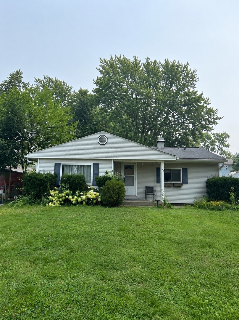 2nd image of 9 Hickory Dr, Carpentersville, IL 60110 | MLS# 12724501