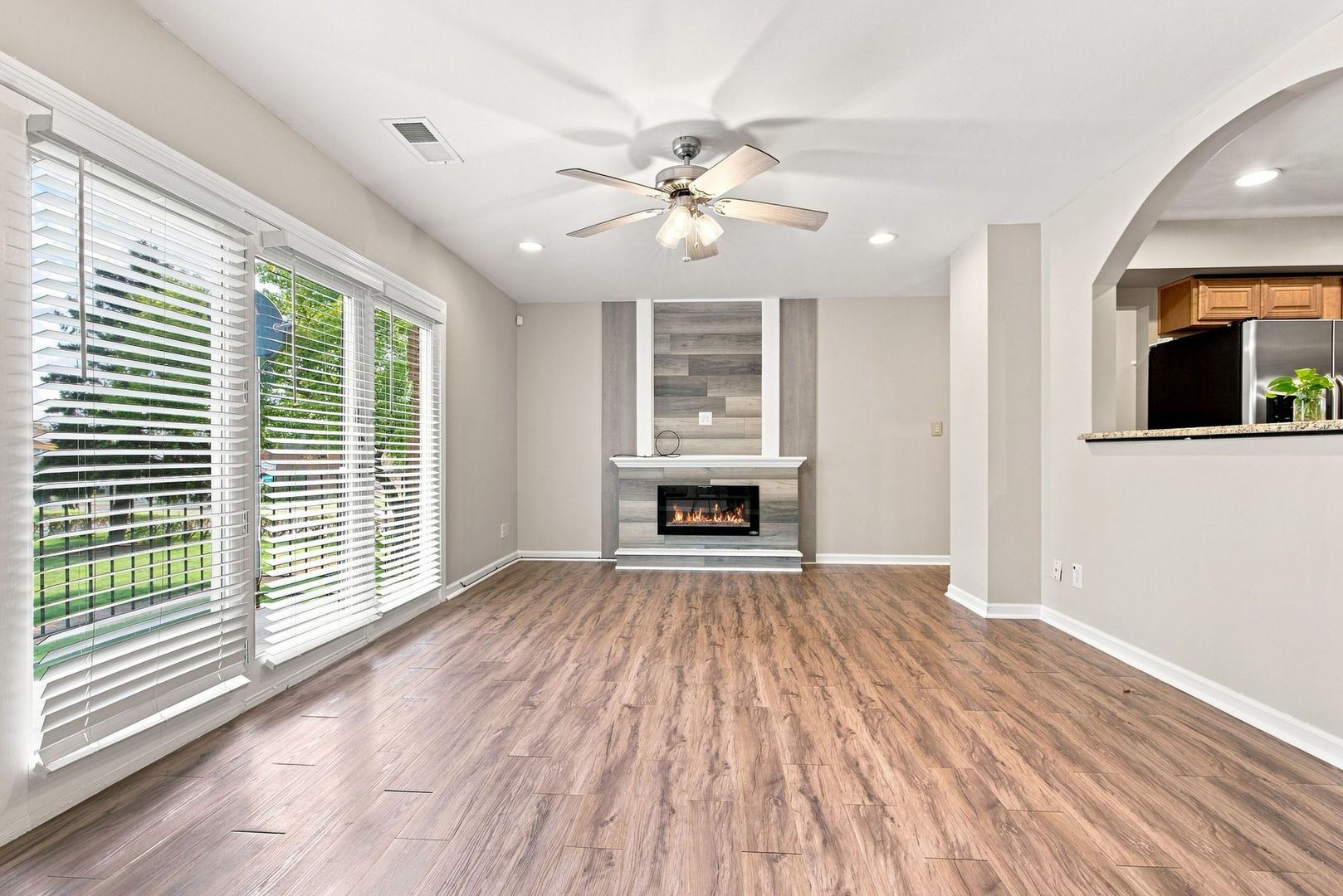 4th image of 1100 N Farnsworth Ave, Aurora, IL 60505