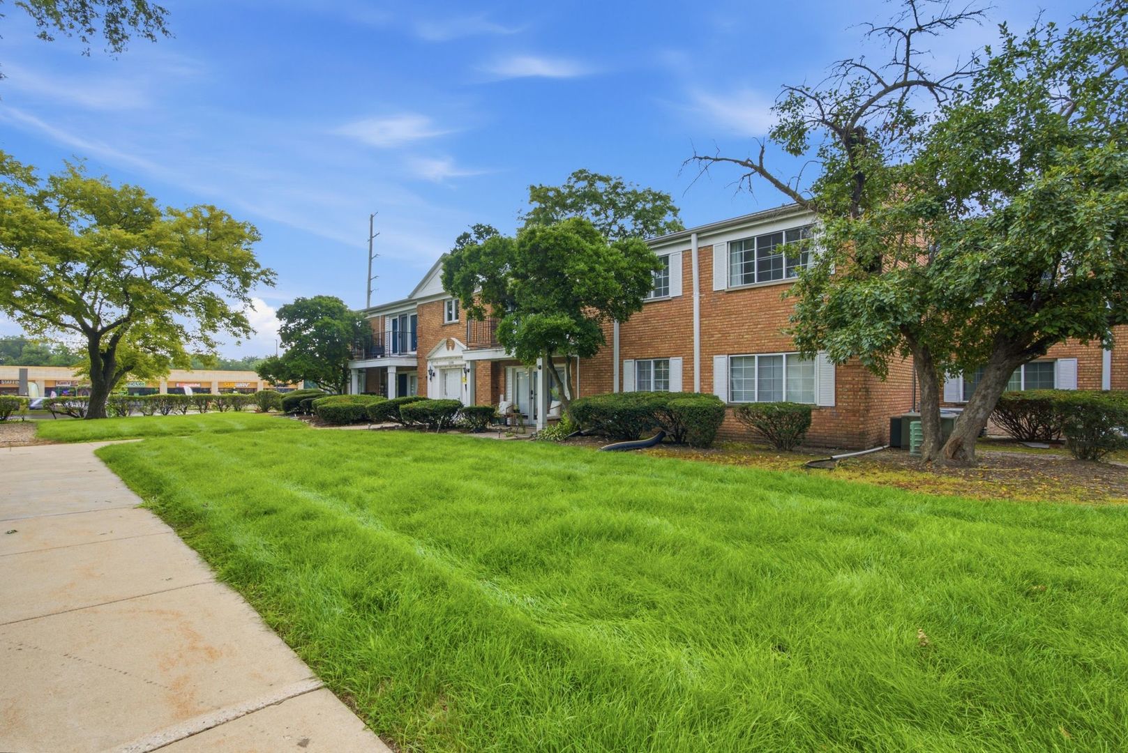 2nd image of 1100 N Farnsworth Ave, Aurora, IL 60505