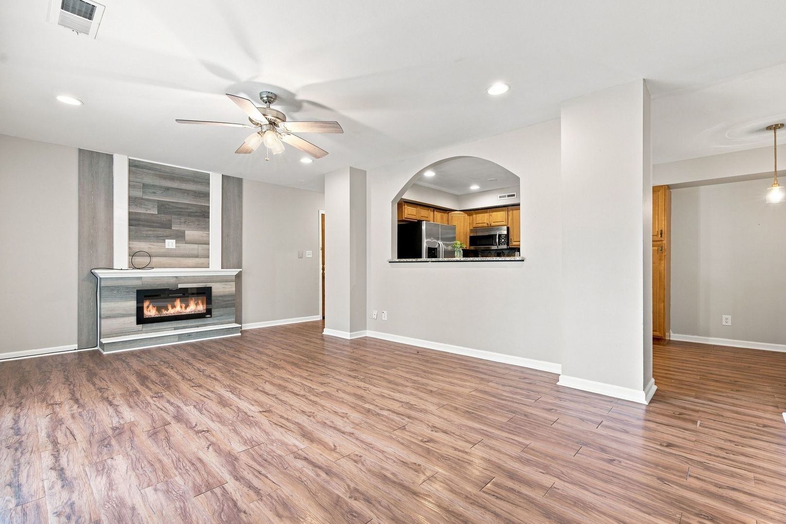5th image of 1100 N Farnsworth Ave, Aurora, IL 60505