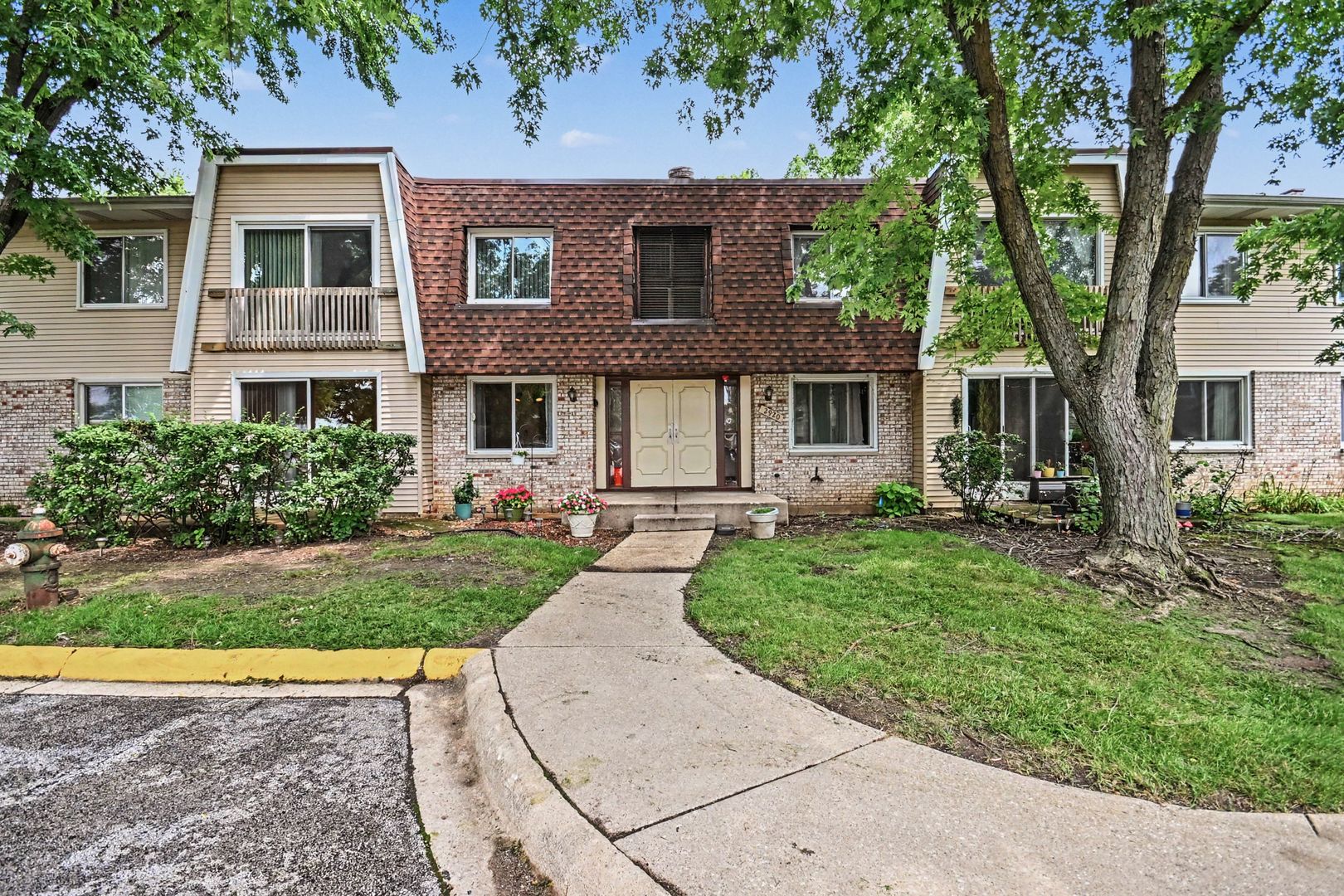 1st image of 2920 Roberts Dr #4, Woodridge, IL 60517 | MLS# 12724856