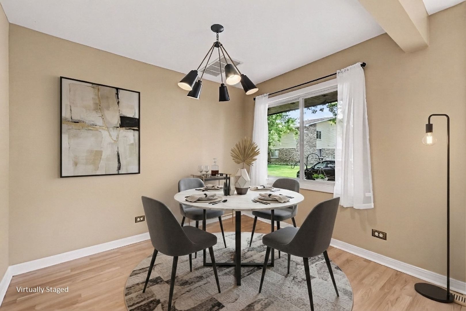 4th image of 2920 Roberts Dr, Woodridge, IL 60517