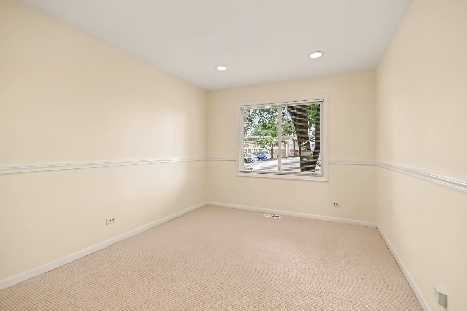 image of 2920 Roberts Dr, Woodridge, IL 60517