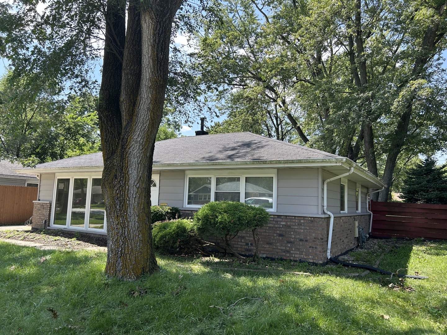 2nd image of 363 Blackhawk Dr, Park Forest, IL 60466 | MLS# 12724911