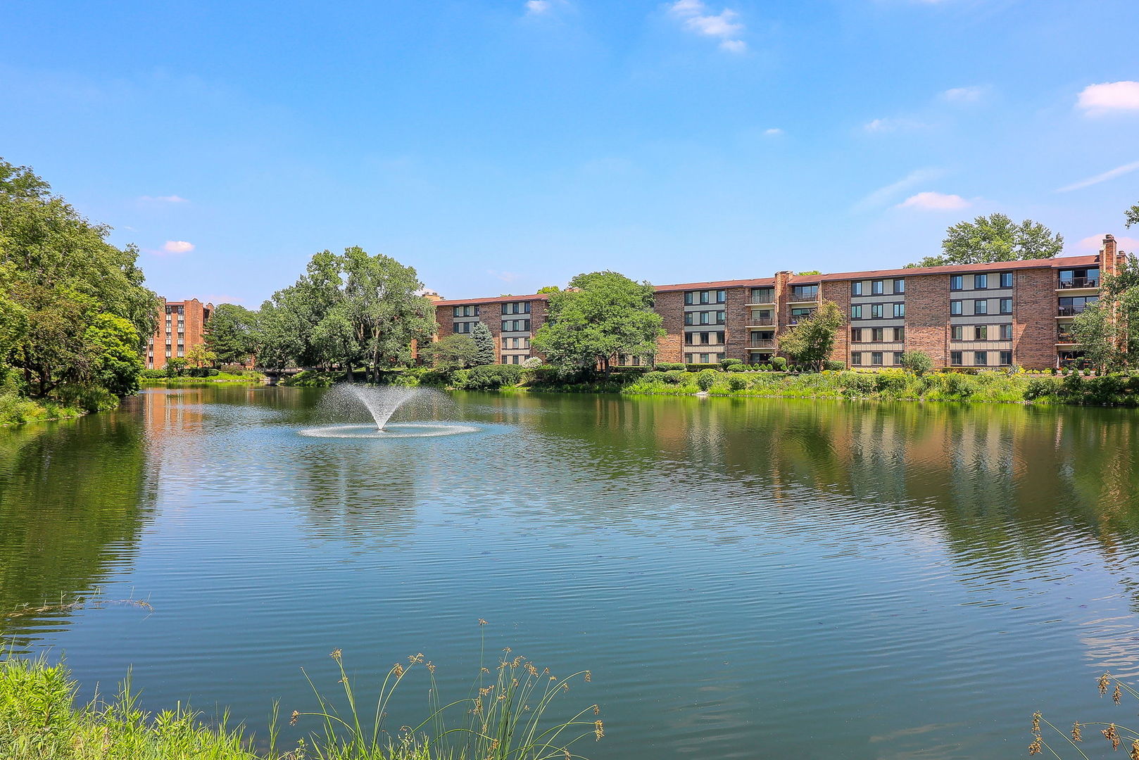 2nd image of 77 Lake Hinsdale Dr, Willowbrook, IL 60527