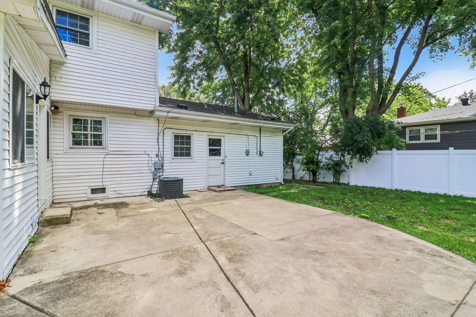 44th image of 1053 Laurel Ln, Naperville, IL 60540 | MLS# 12725151