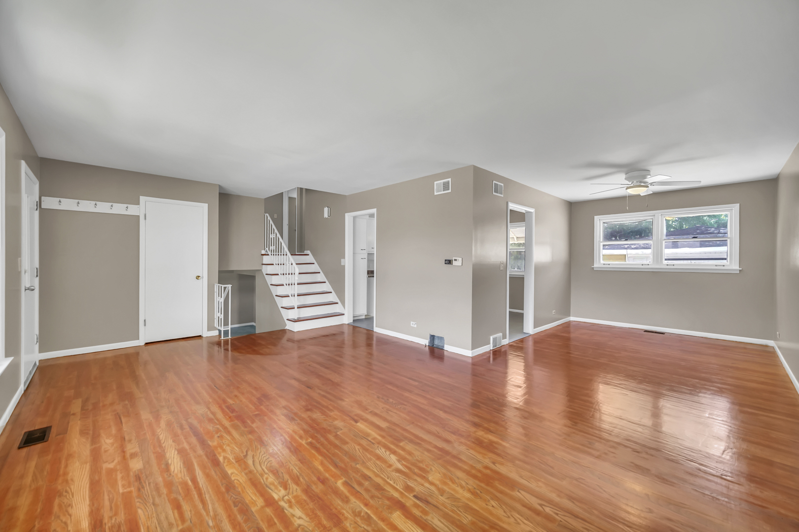 4th image of 10 N Adams Dr, Addison, IL 60101 | MLS# 12725164