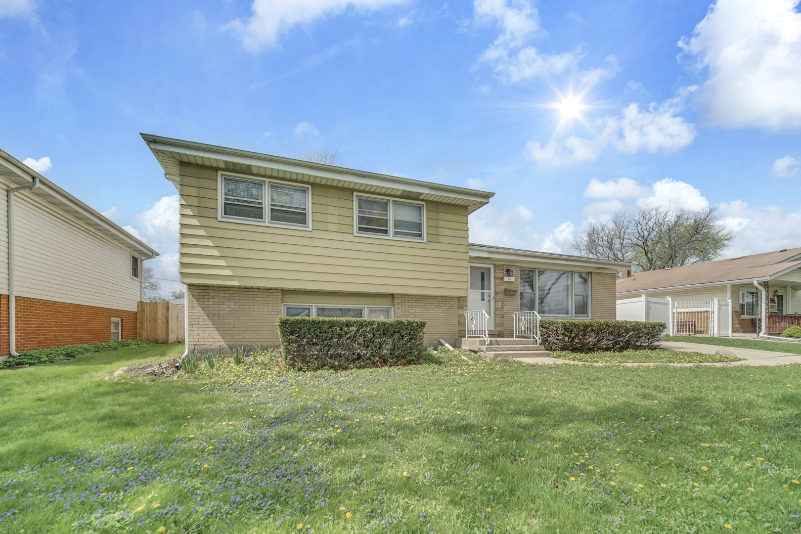 2nd image of 10 N Adams Dr, Addison, IL 60101 | MLS# 12725164