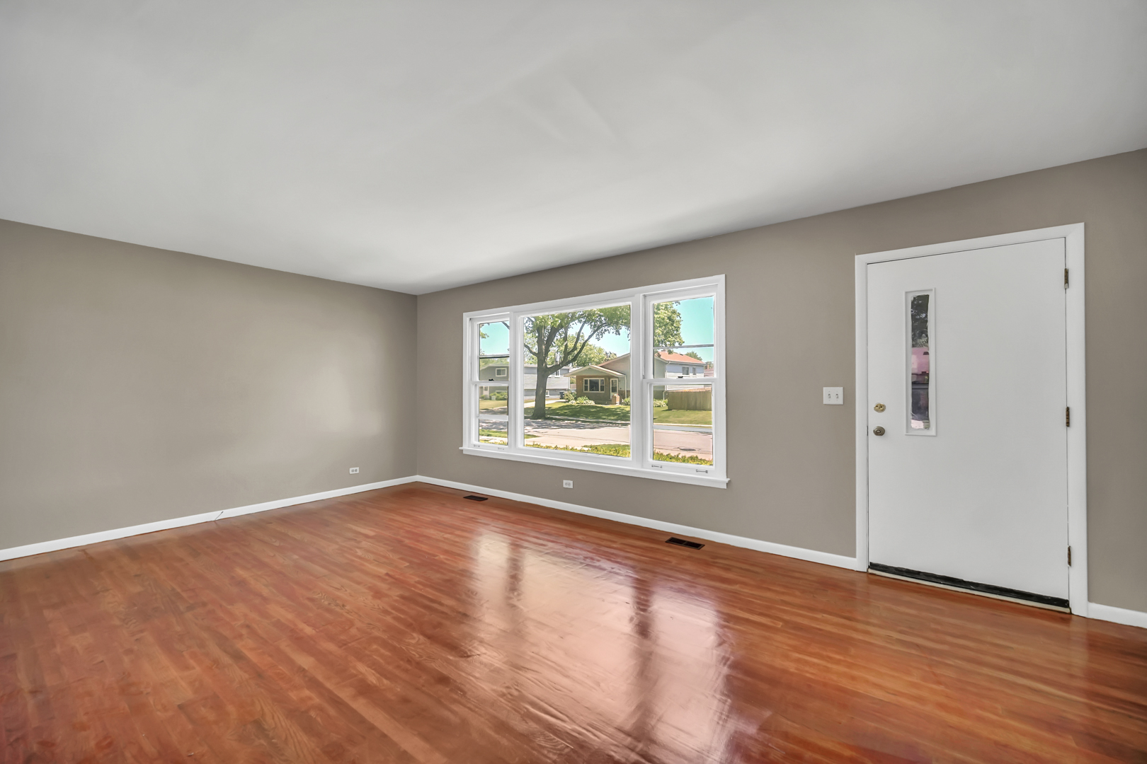 5th image of 10 N Adams Dr, Addison, IL 60101 | MLS# 12725164