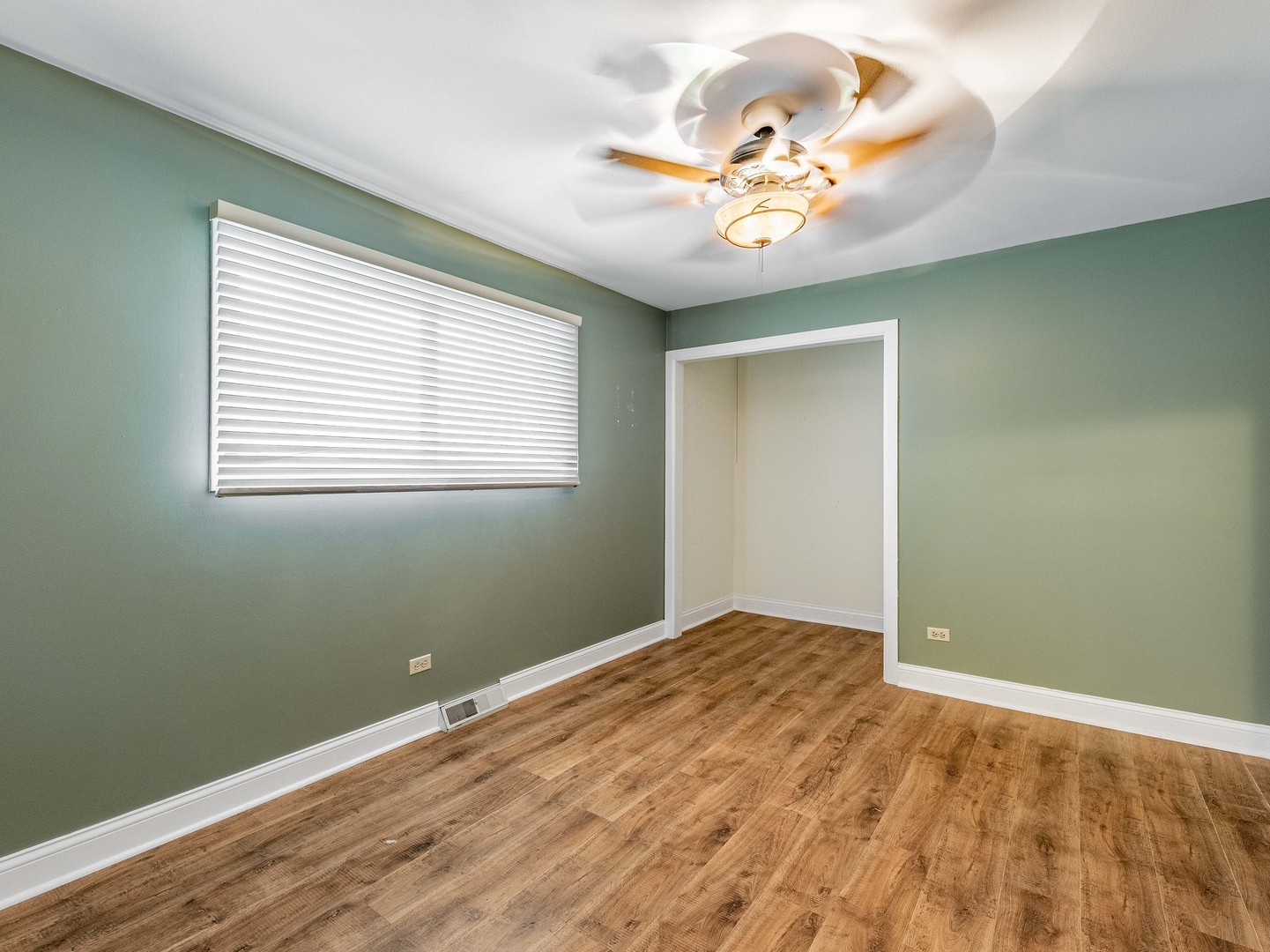 5th image of 18136 Oakwood Ave, Lansing, IL 60438 | MLS# 12725225