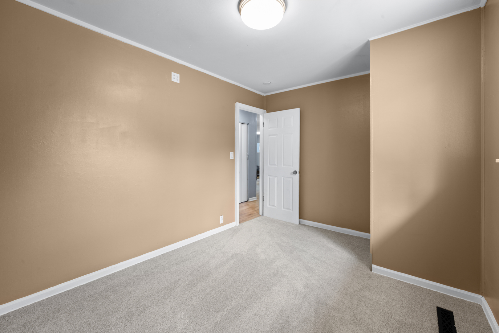 16th image of 27 Cardinal Ln, Carpentersville, IL 60110 | MLS# 12725235