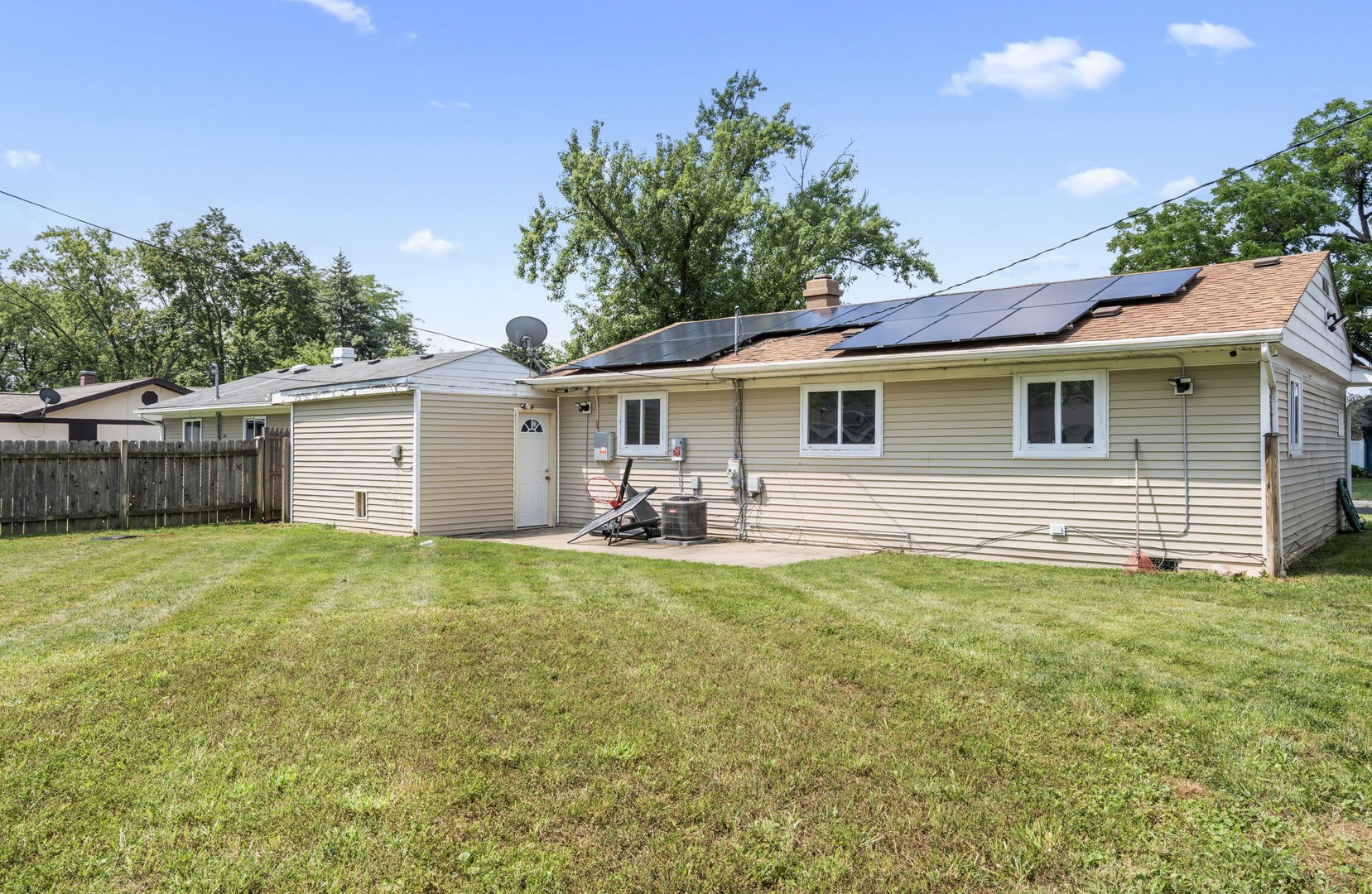 3rd image of 27 Cardinal Ln, Carpentersville, IL 60110 | MLS# 12725235