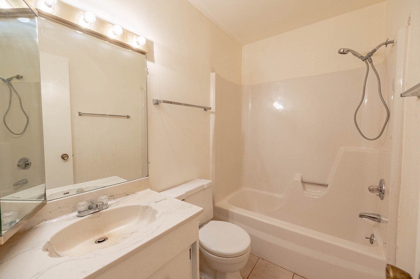 5th image of 714 Colby Ct, Gurnee, IL 60031 | MLS# 12725298