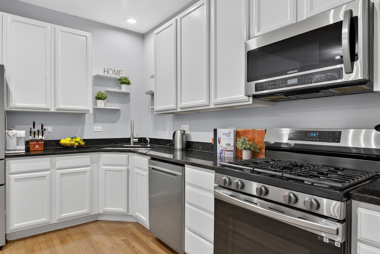 4th image of 547 Bobby Ann Ct, Roselle, IL 60172 | MLS# 12725473