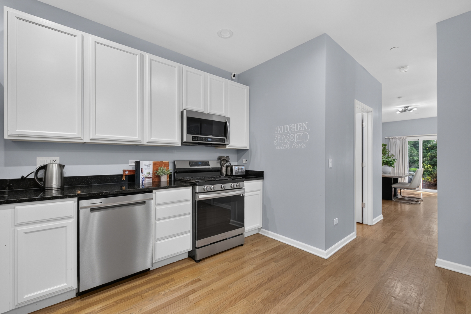 5th image of 547 Bobby Ann Ct, Roselle, IL 60172 | MLS# 12725473