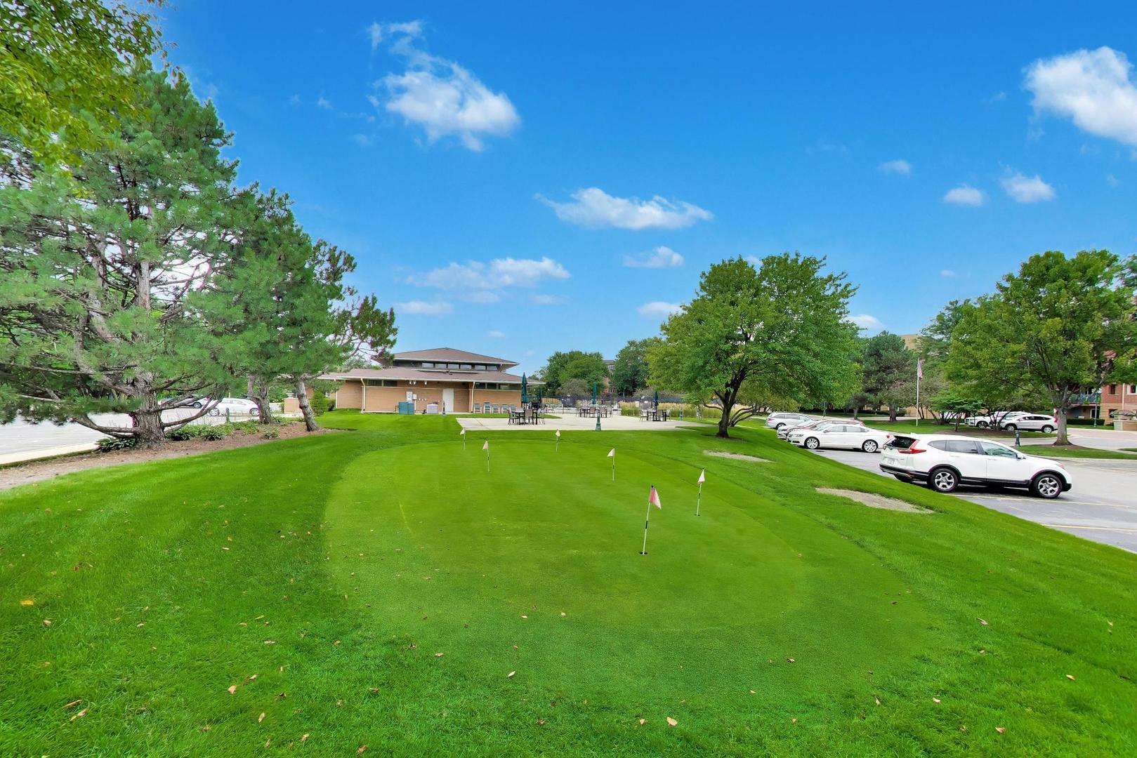2nd image of 710 Creekside Dr, Mount Prospect, IL 60056