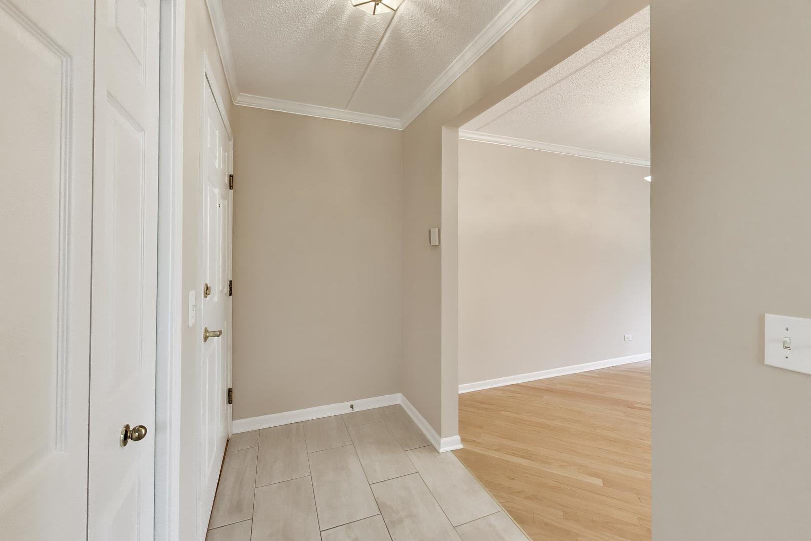 3rd image of 710 Creekside Dr #101, Mount Prospect, IL 60056 | MLS# 12725510