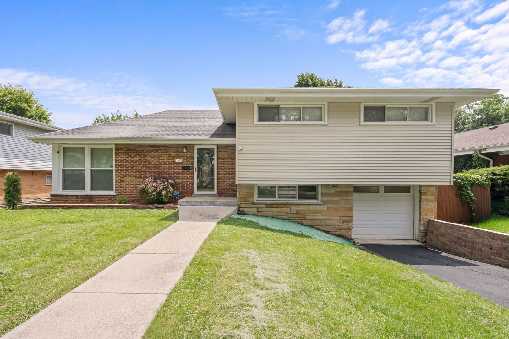 image of 1015 S Leslie Ln, Villa Park, IL 60181 | MLS# 12725574
