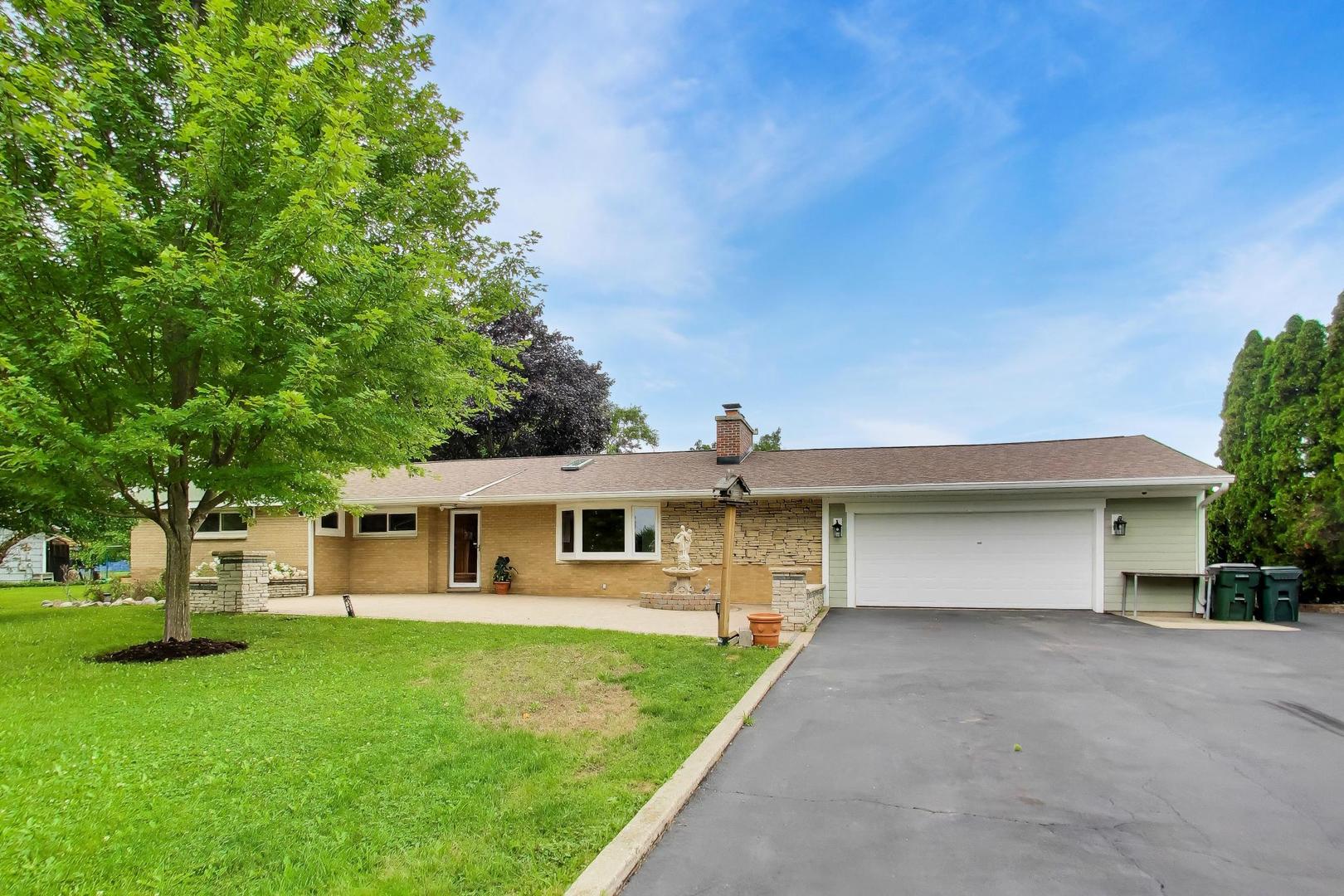 2nd image of 2940 Valley View Rd, Gurnee, IL 60031 | MLS# 12725576