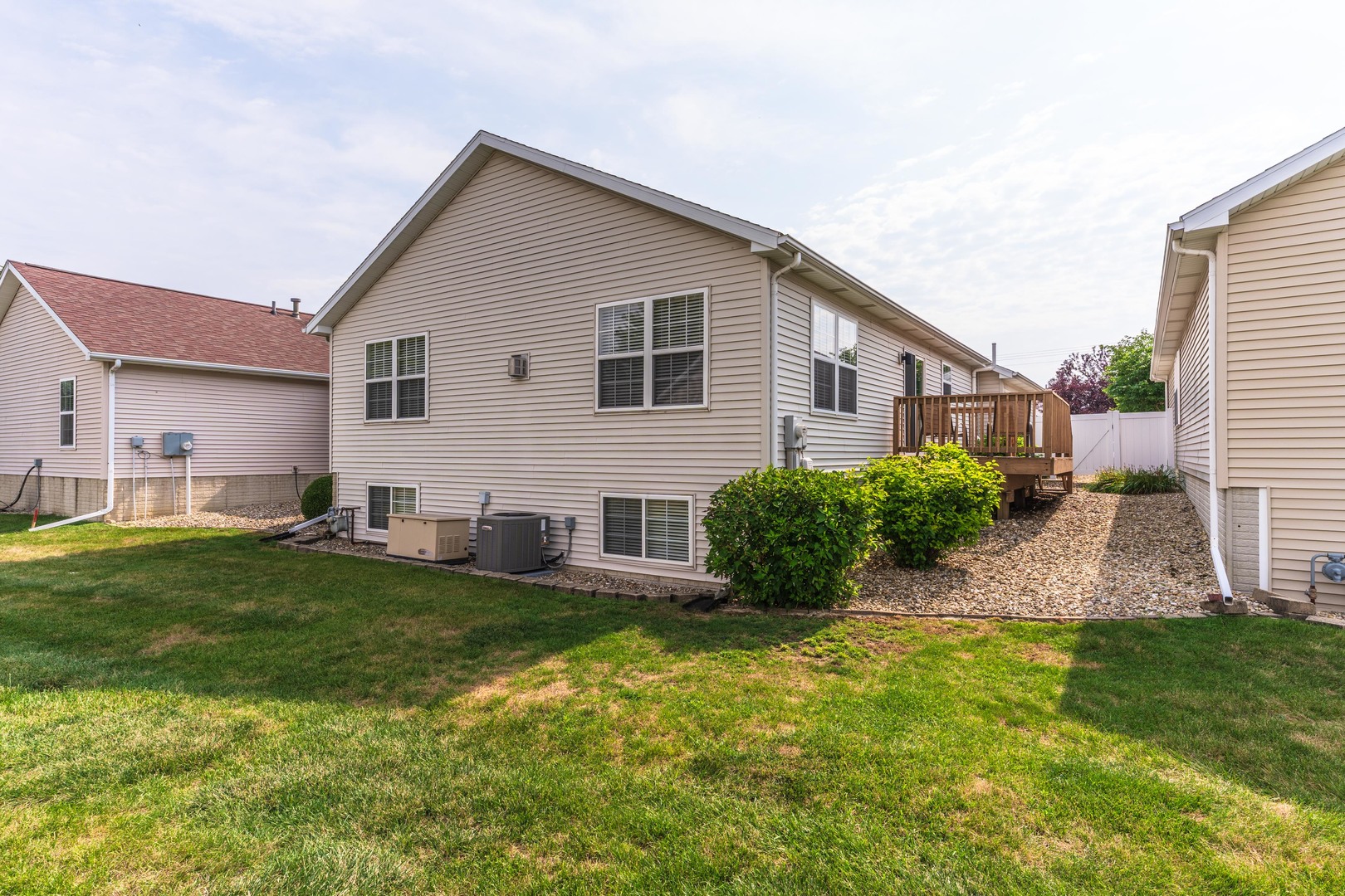 24th image of 80 Astoria Wy, Bloomington, IL 61704 | MLS# 12725665