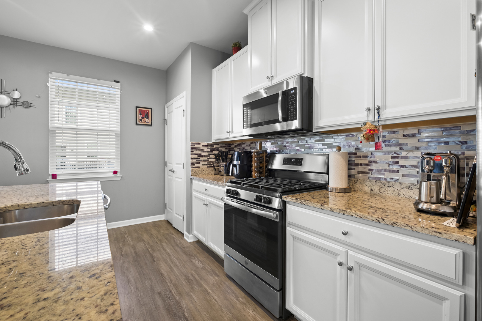 5th image of 47 Nicholas Dr E, Des Plaines, IL 60016 | MLS# 12725770