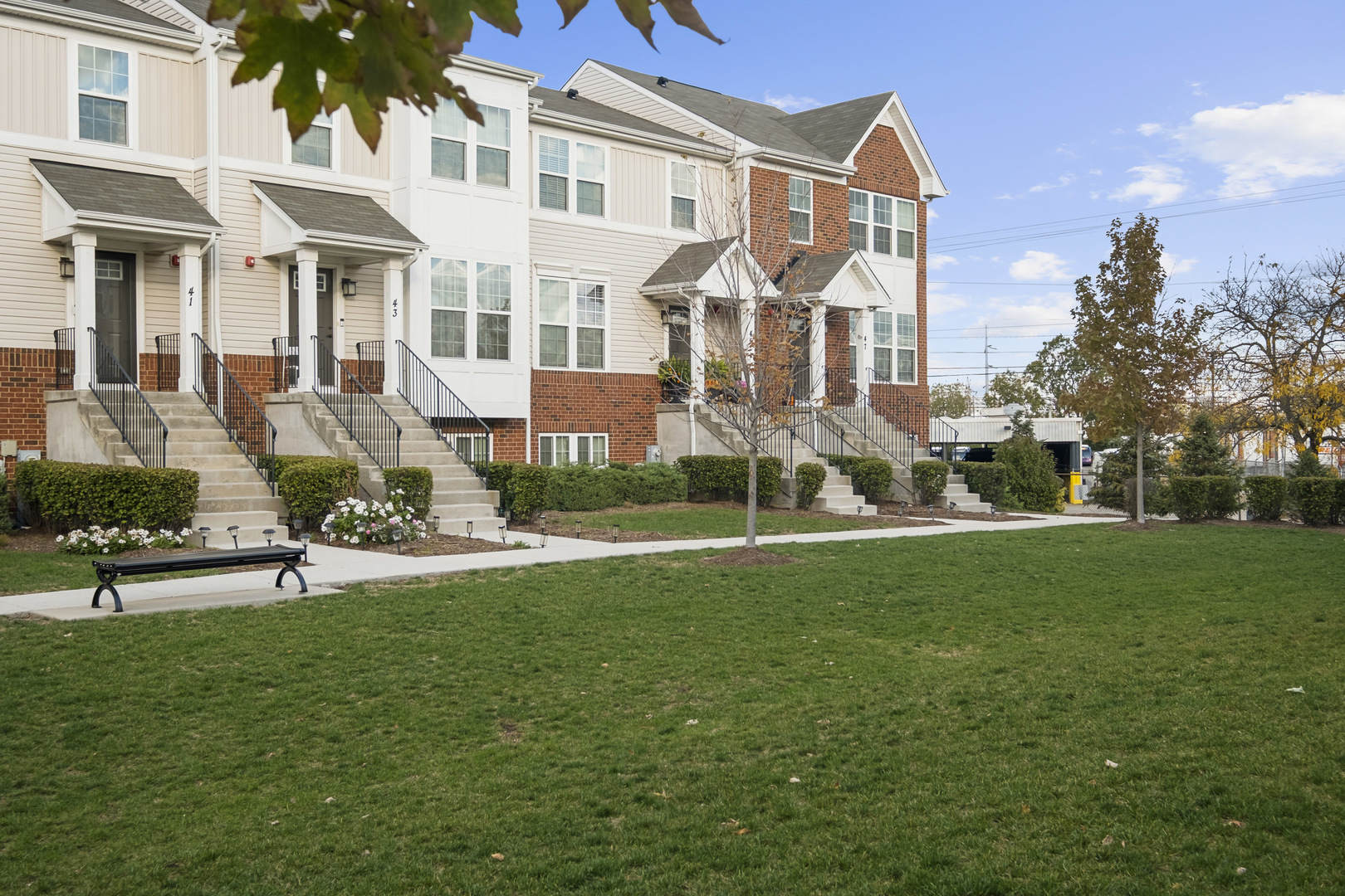 2nd image of 47 Nicholas Dr E, Des Plaines, IL 60016 | MLS# 12725770